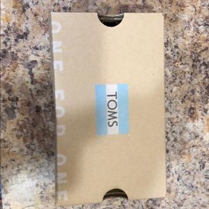 Toms!! Never worn, new in box !!